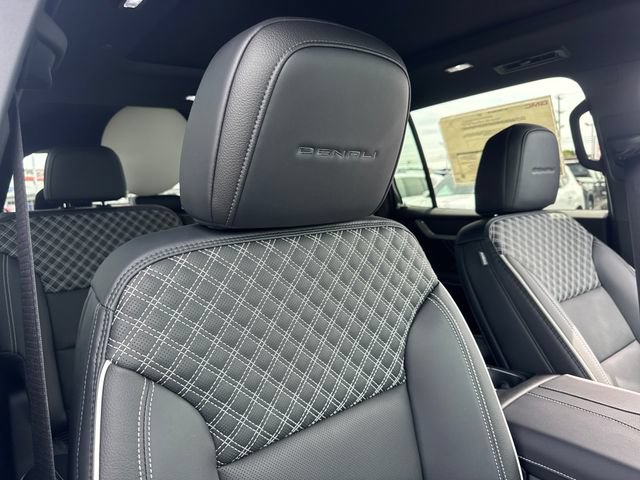 New 2027 GMC Acadia Denali w/ Denali Reserve Package FWD image 31