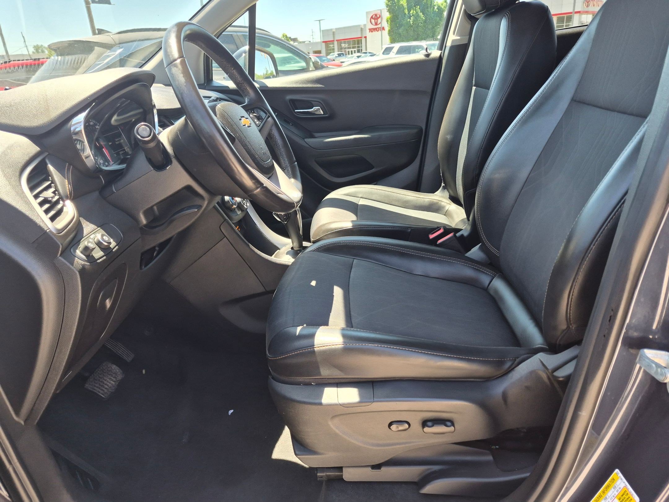 Used 2018 Chevrolet Trax LT w/ LT Convenience Package AWD/4WD image 17
