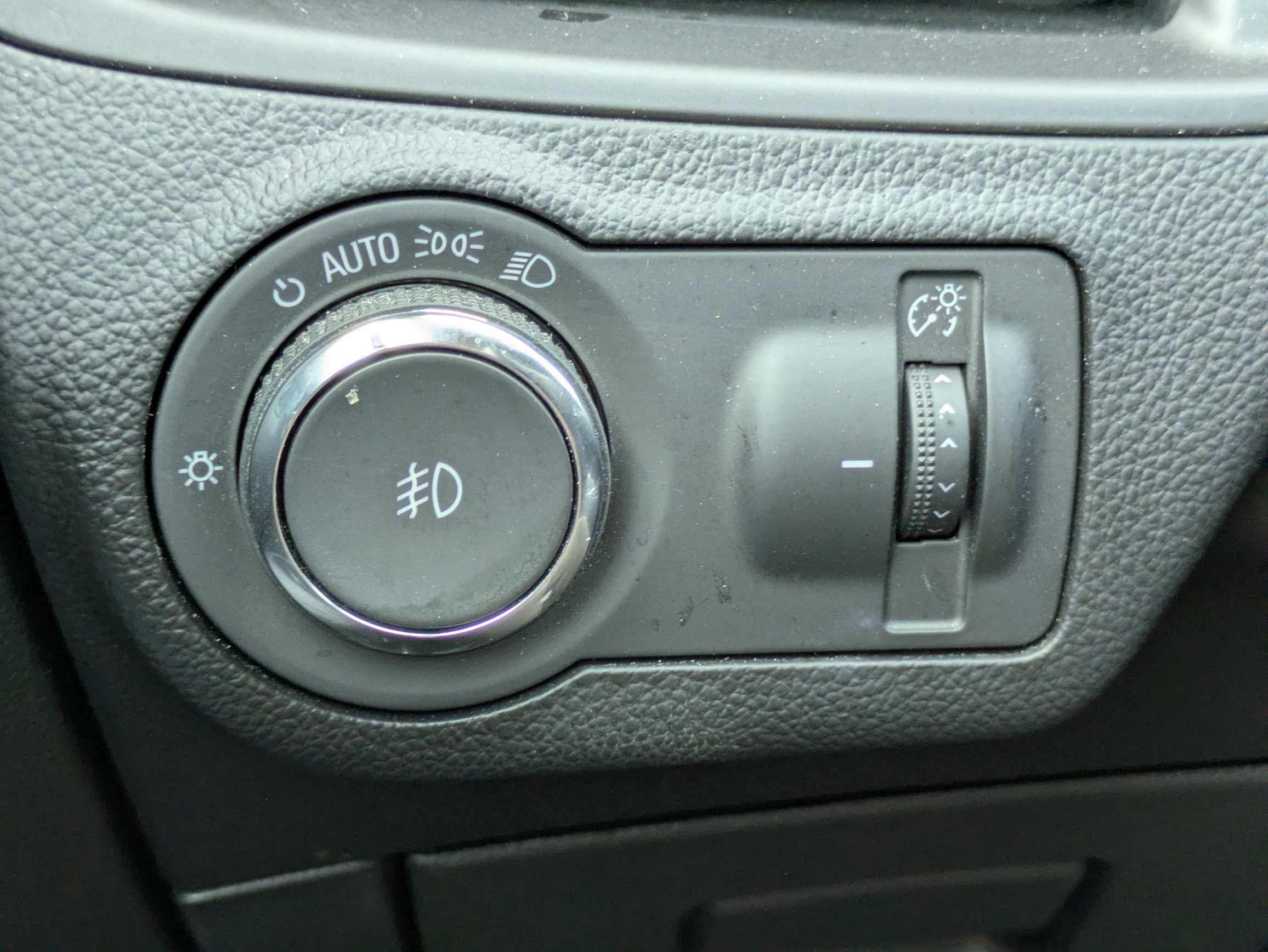 Used 2020 Buick Envision Essence FWD image 13