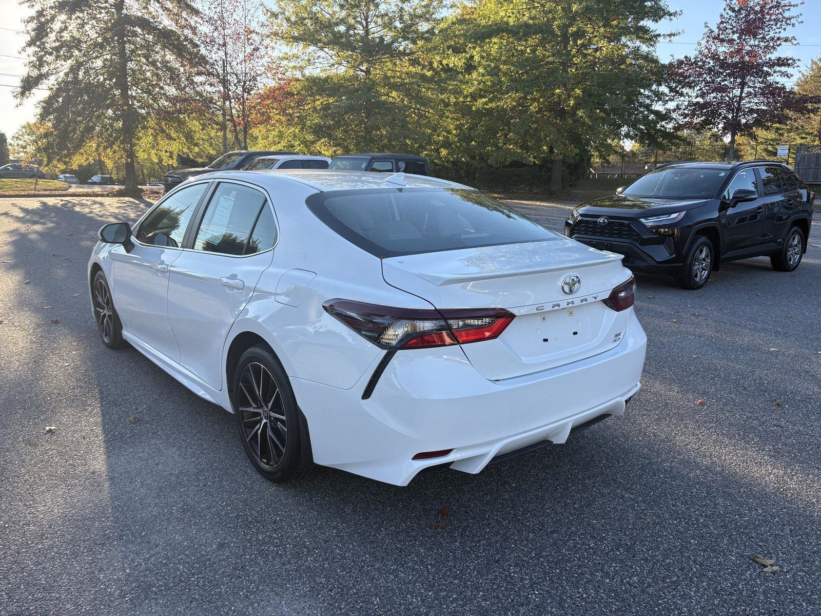 Used 2024 Toyota Camry SE image 5