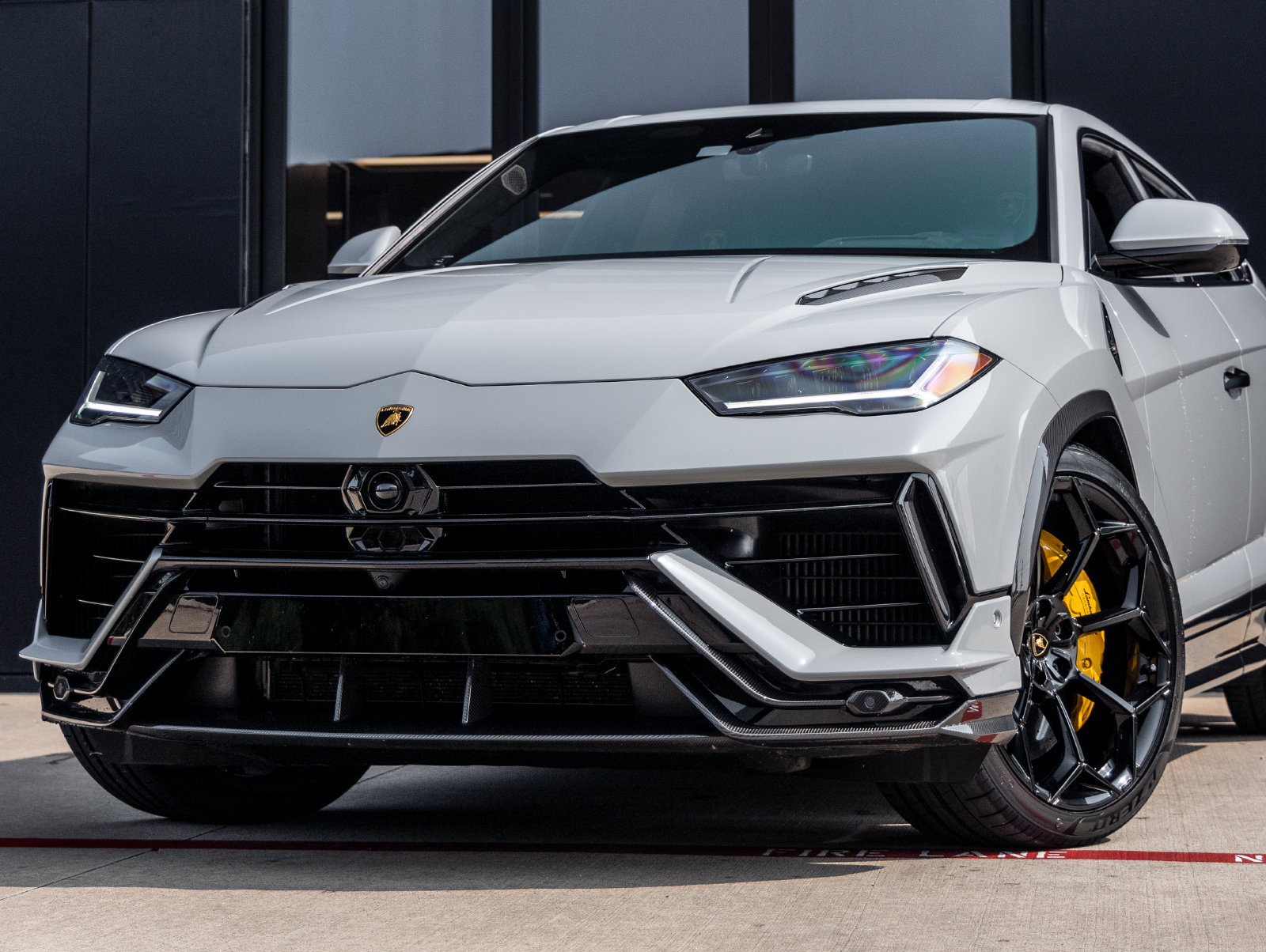 Used 2024 Lamborghini Urus Performante AWD/4WD image 3