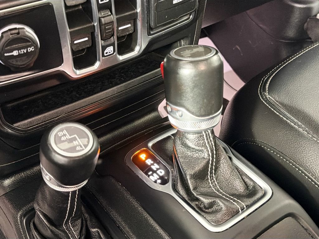 Used 2021 Jeep Wrangler Unlimited Sahara w/ Uconnect 4C Nav & Sound Group AWD/4WD image 17