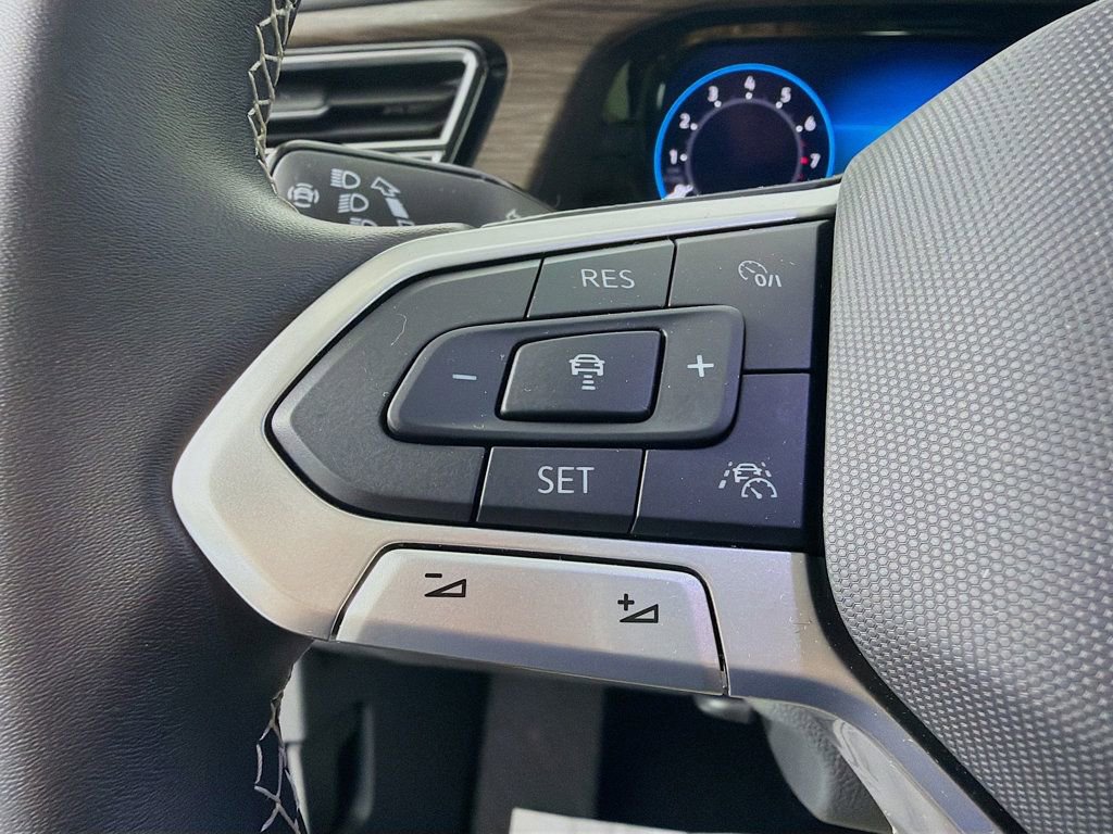 Used 2025 Volkswagen Atlas SEL image 11