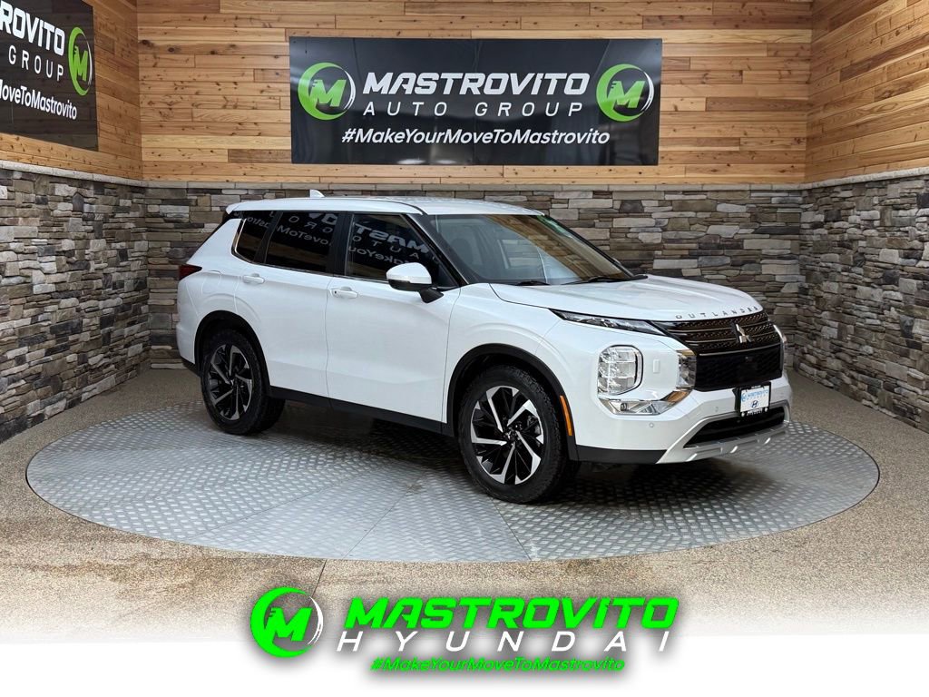 Used 2023 Mitsubishi Outlander SE