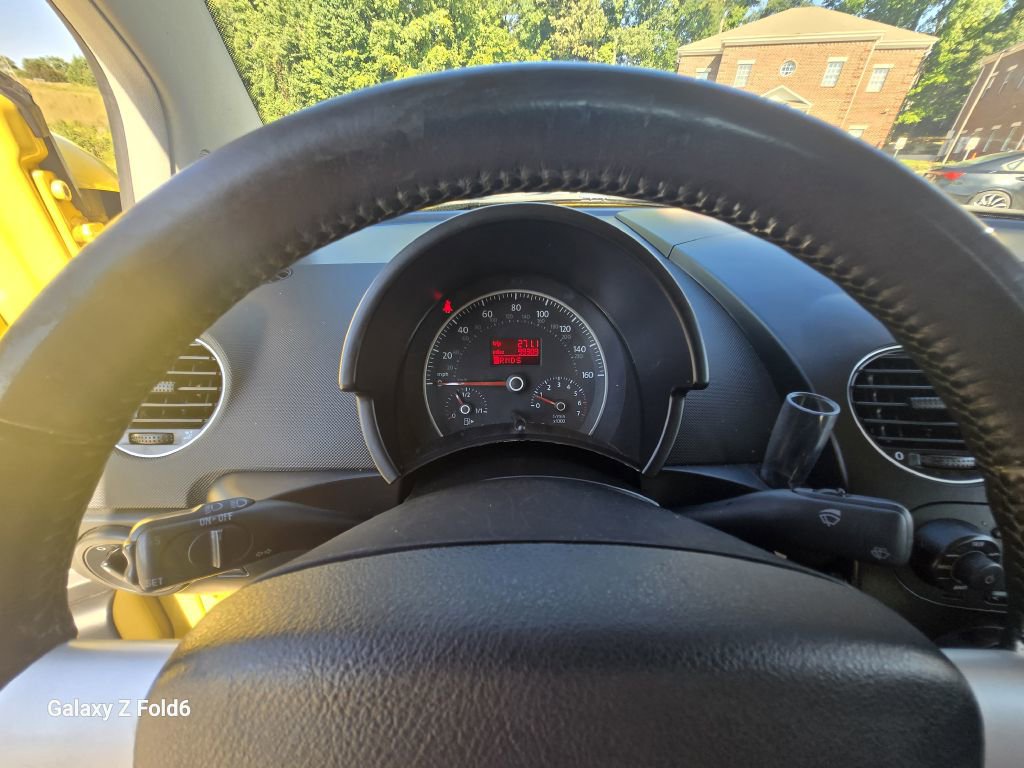 Used 2009 Volkswagen Beetle S image 14