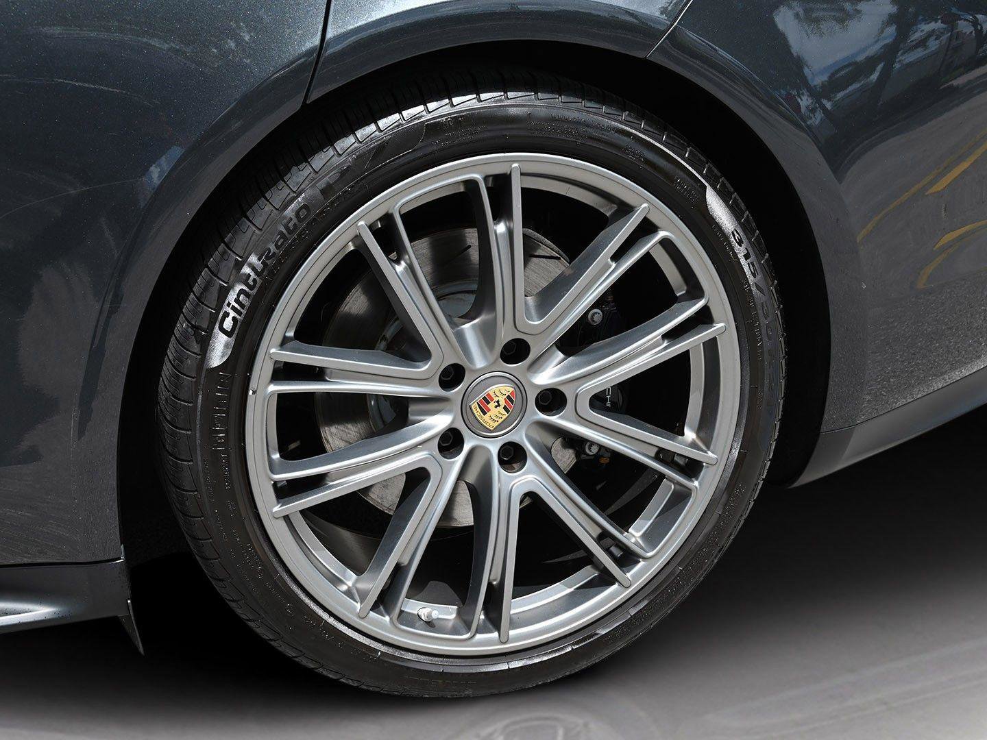 Used 2023 Porsche Panamera GTS image 11