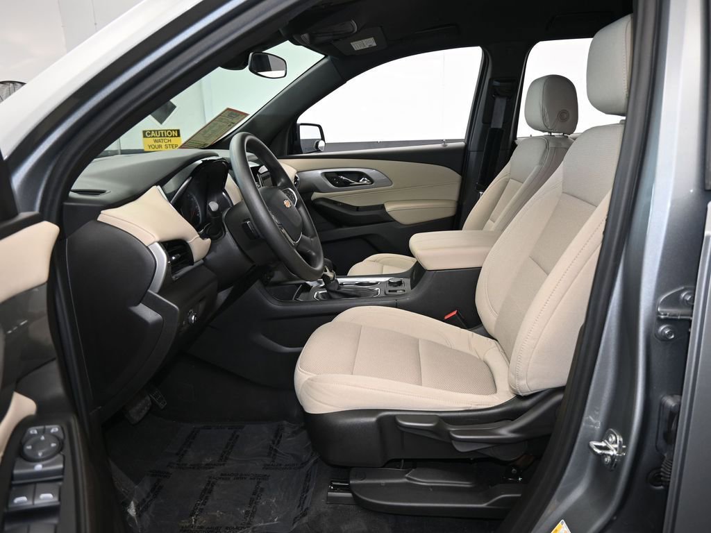 Used 2023 Chevrolet Traverse LS image 11