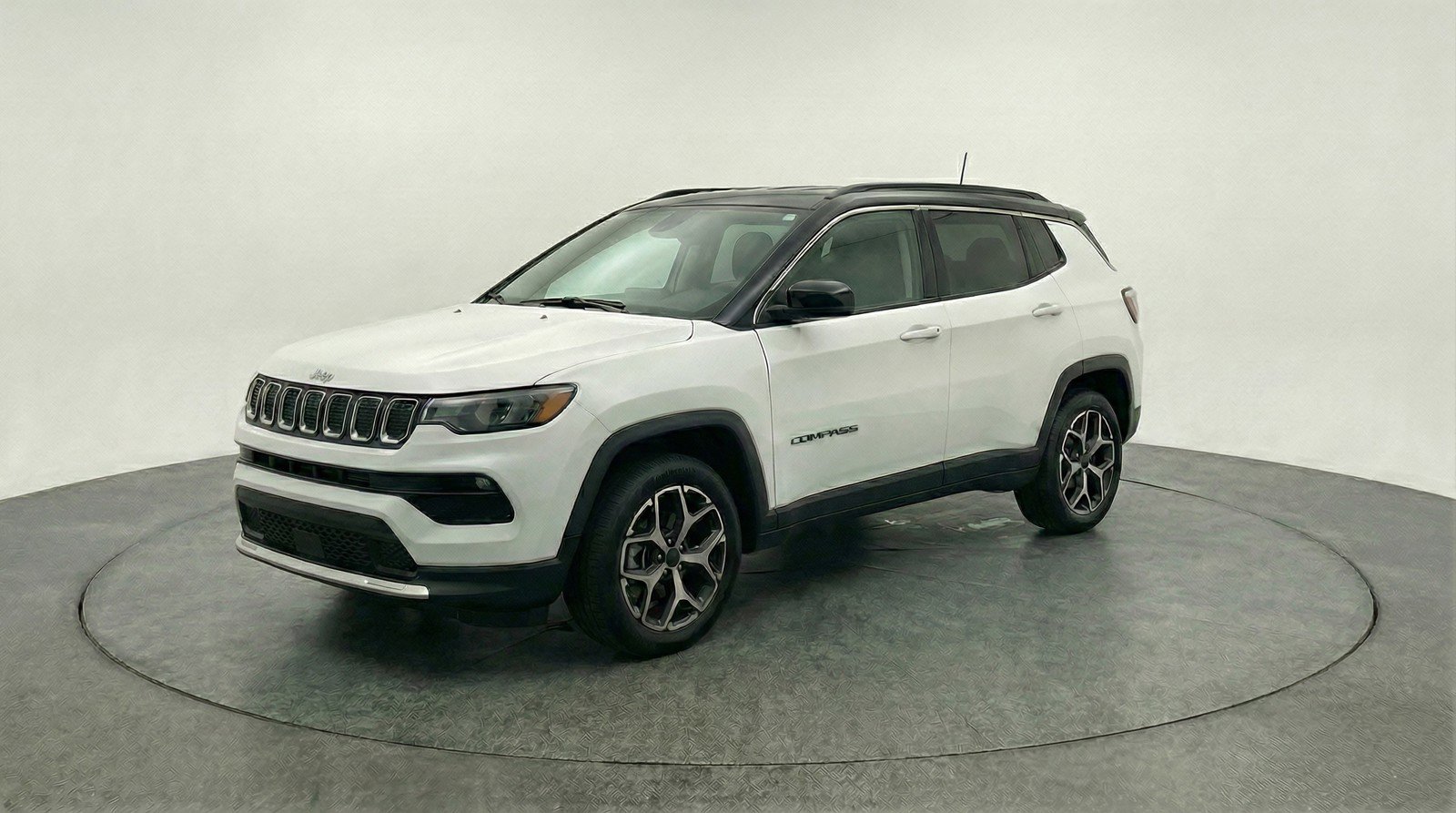 Used 2025 Jeep Compass Limited image 3
