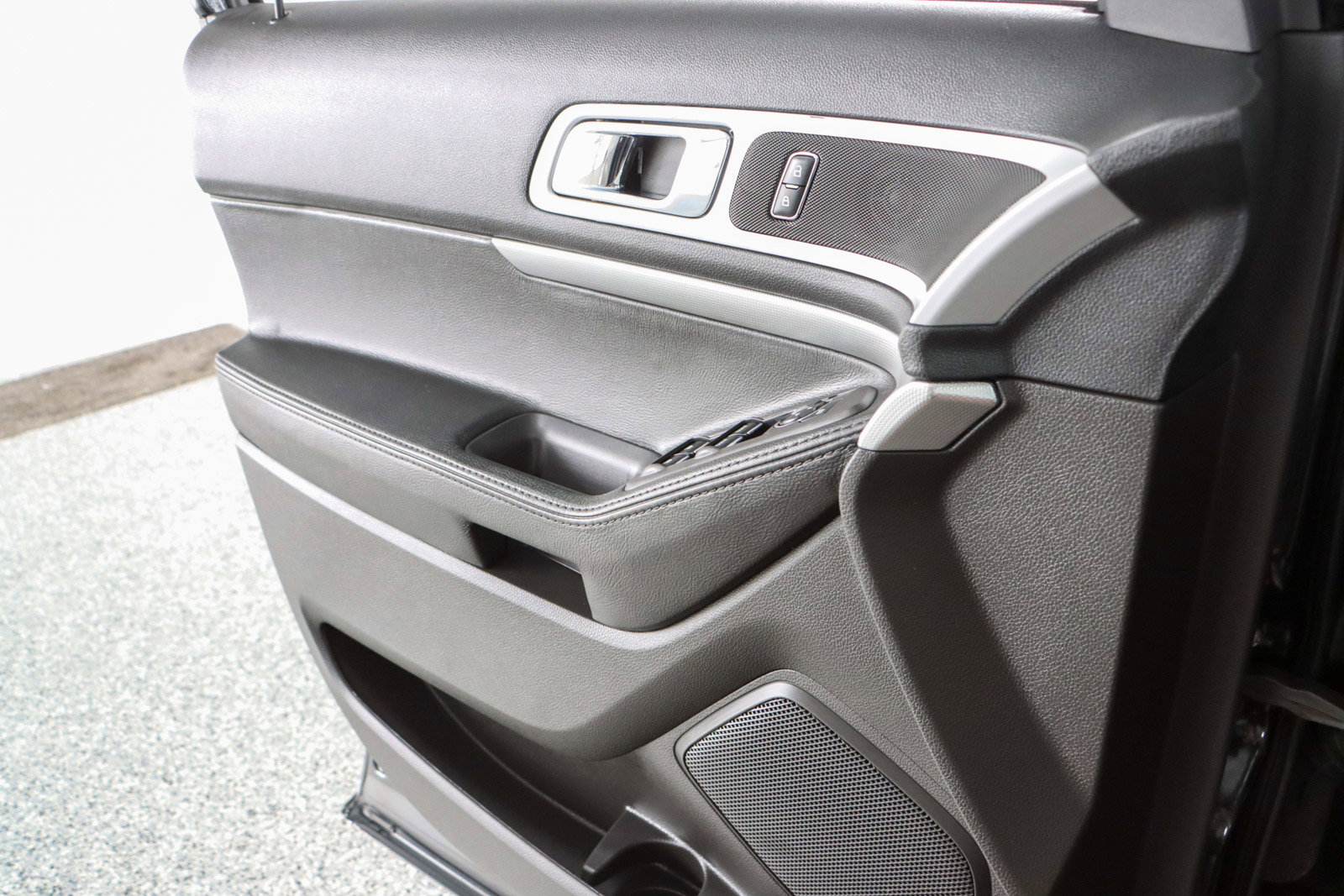 Used 2014 Ford Explorer XLT w/ Equipment Group 202A image 21