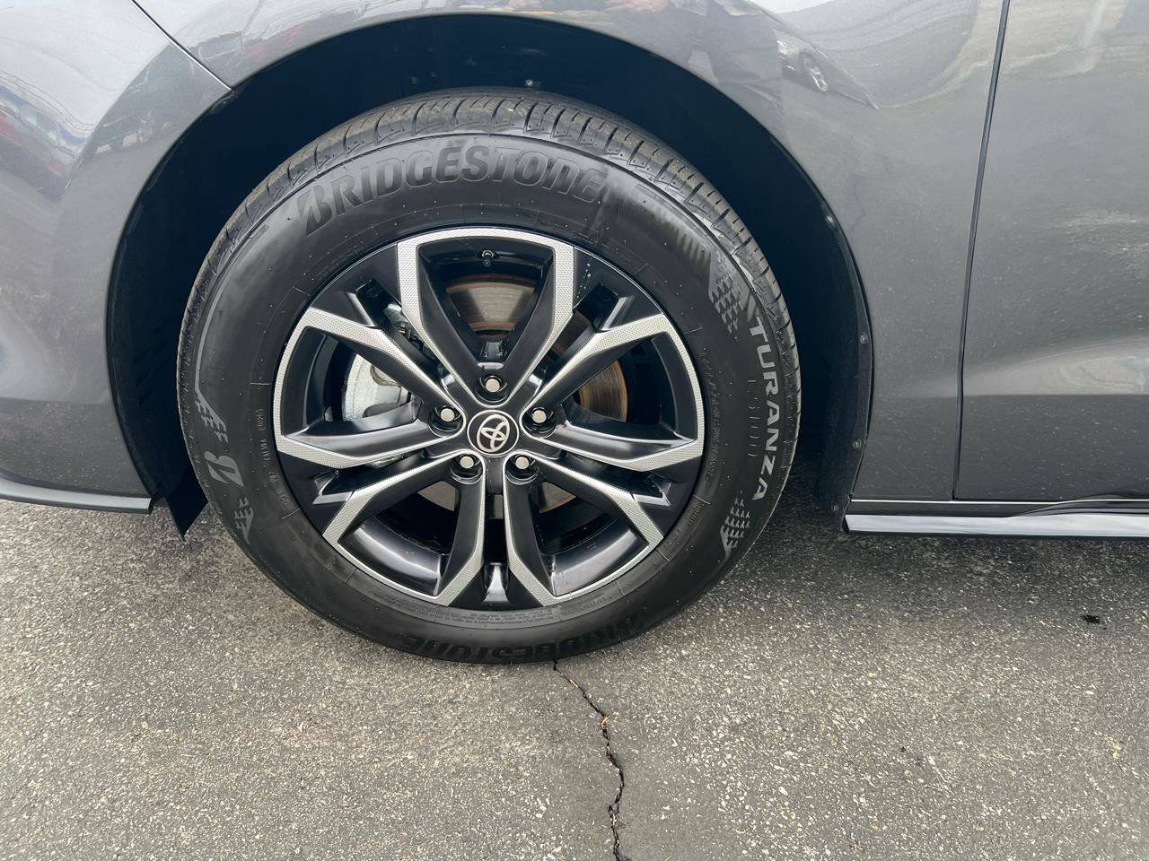 Used 2025 Toyota Sienna Platinum image 34