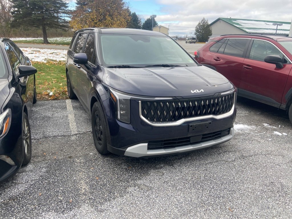 Used 2025 Kia Carnival