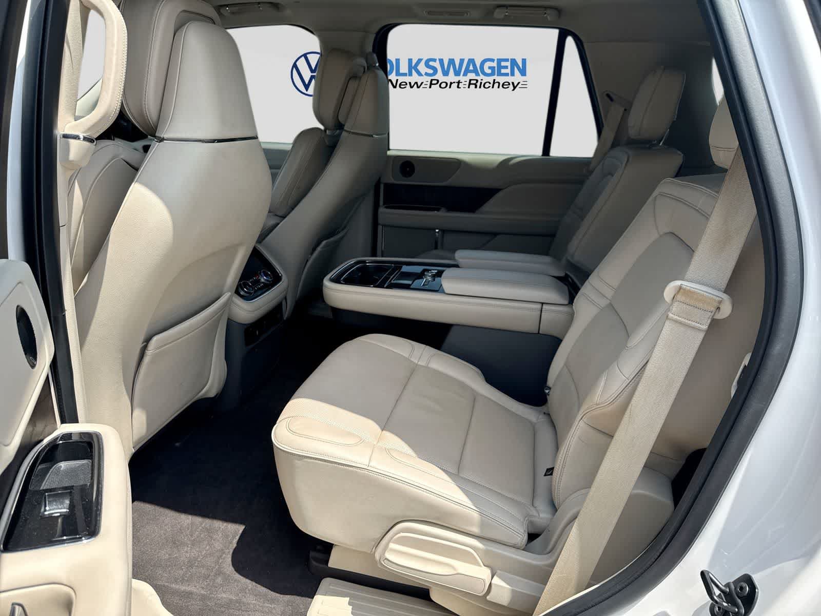 Used 2018 Lincoln Navigator Reserve w/ Technology Package AWD/4WD image 26