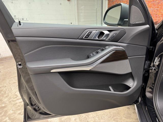 Used 2025 BMW X5 xDrive50e w/ Premium Package image 10