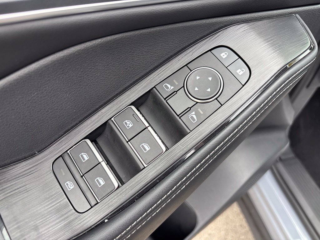 Used 2025 Nissan Rogue Platinum AWD/4WD image 18