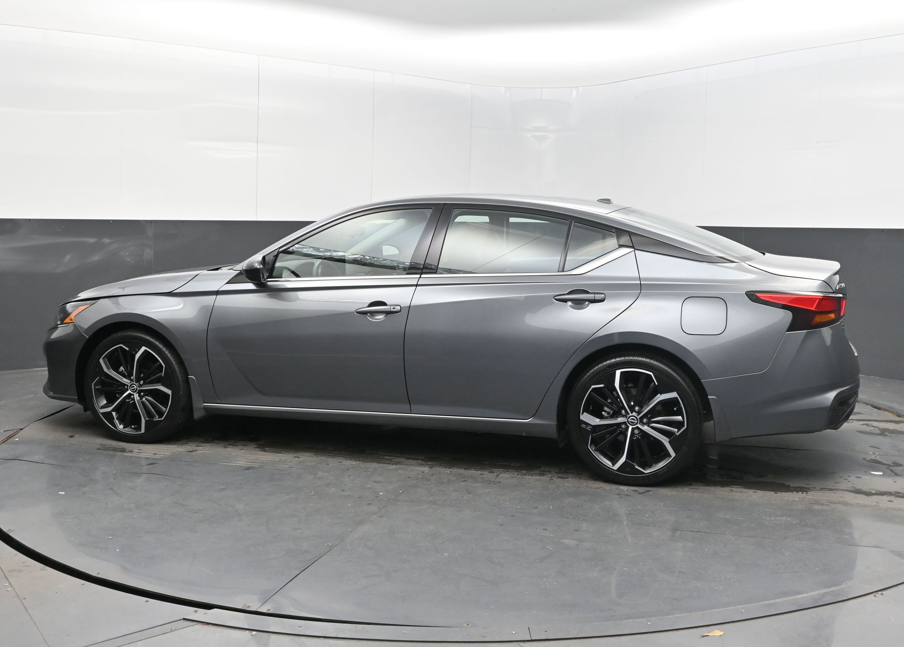 Certified 2023 Nissan Altima 2.5 SR w/ SR Premium Package image 5