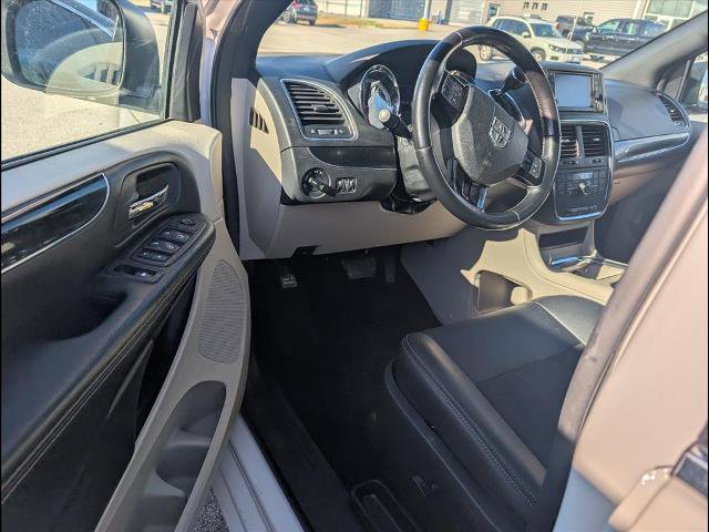 Used 2019 Dodge Grand Caravan SXT w/ Driver Convenience Group image 4