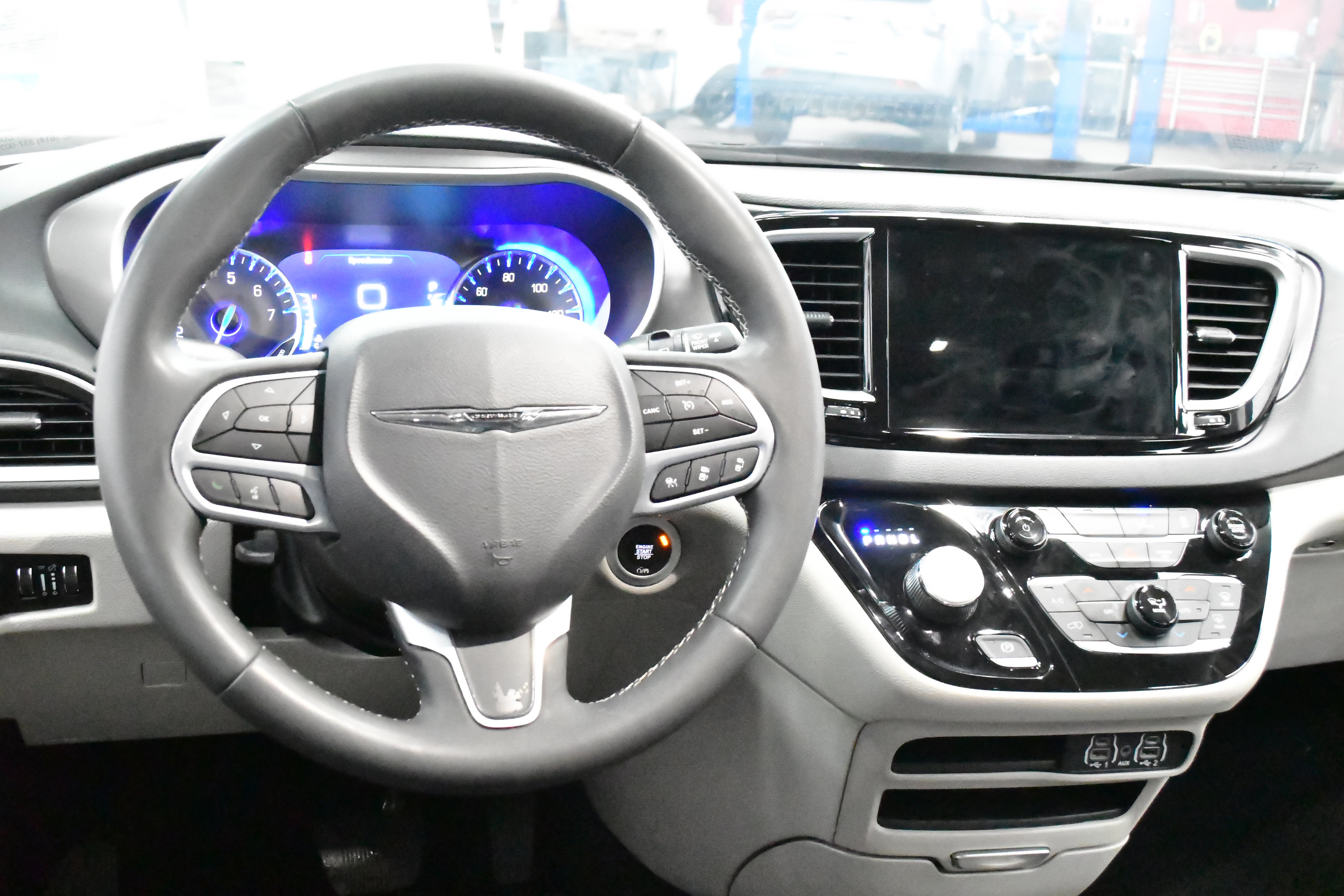 Used 2023 Chrysler Pacifica Limited image 19