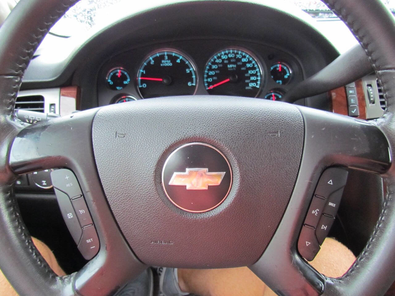 Used 2008 Chevrolet Suburban LT w/ Convenience Package 1 image 23