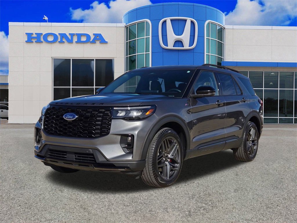 Used 2025 Ford Explorer ST-Line w/ ST-Line Street Pack image 7