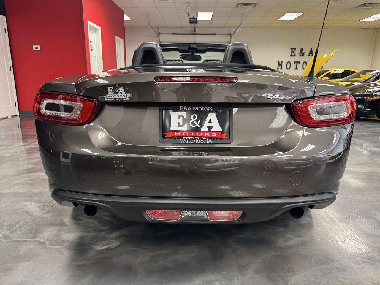 Used 2017 FIAT 124 Spider Classica RWD image 11