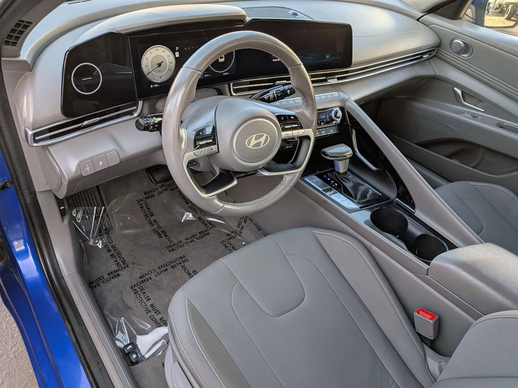 Used 2025 Hyundai Elantra SEL image 14