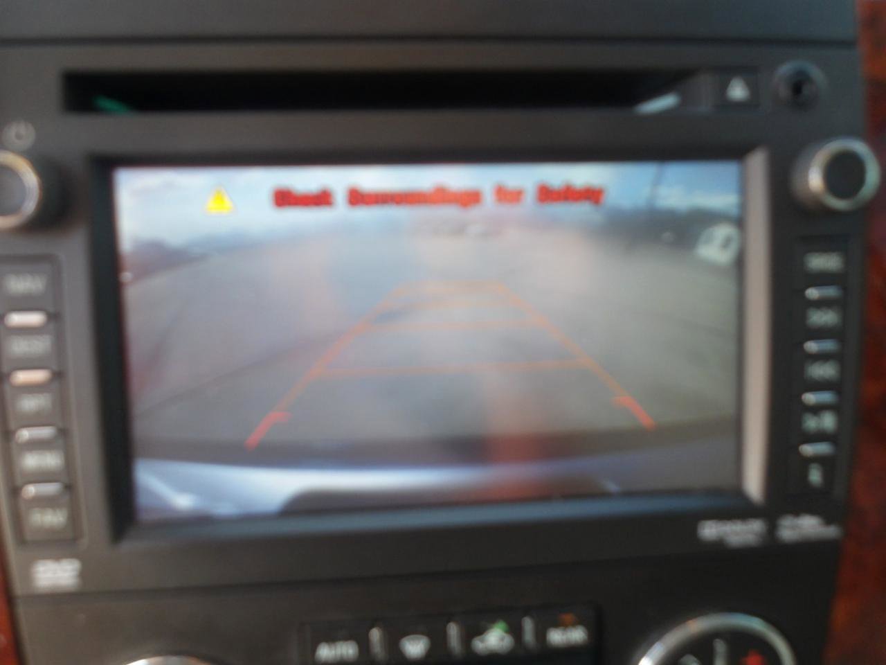 Used 2014 Chevrolet Suburban LT image 24