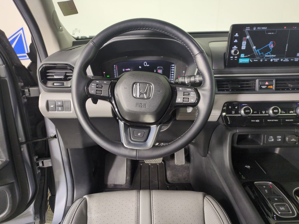 Certified 2025 Honda Pilot Elite image 17