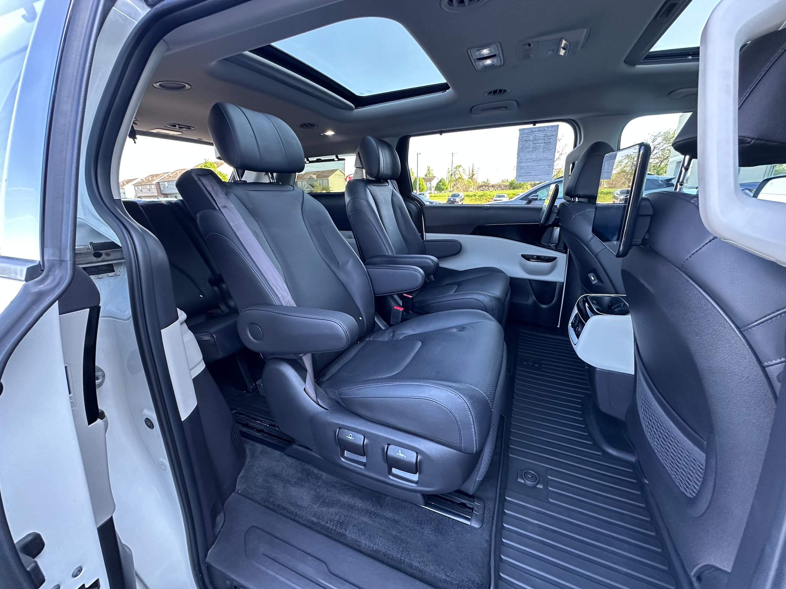 Used 2022 Kia Carnival SX Prestige FWD image 14