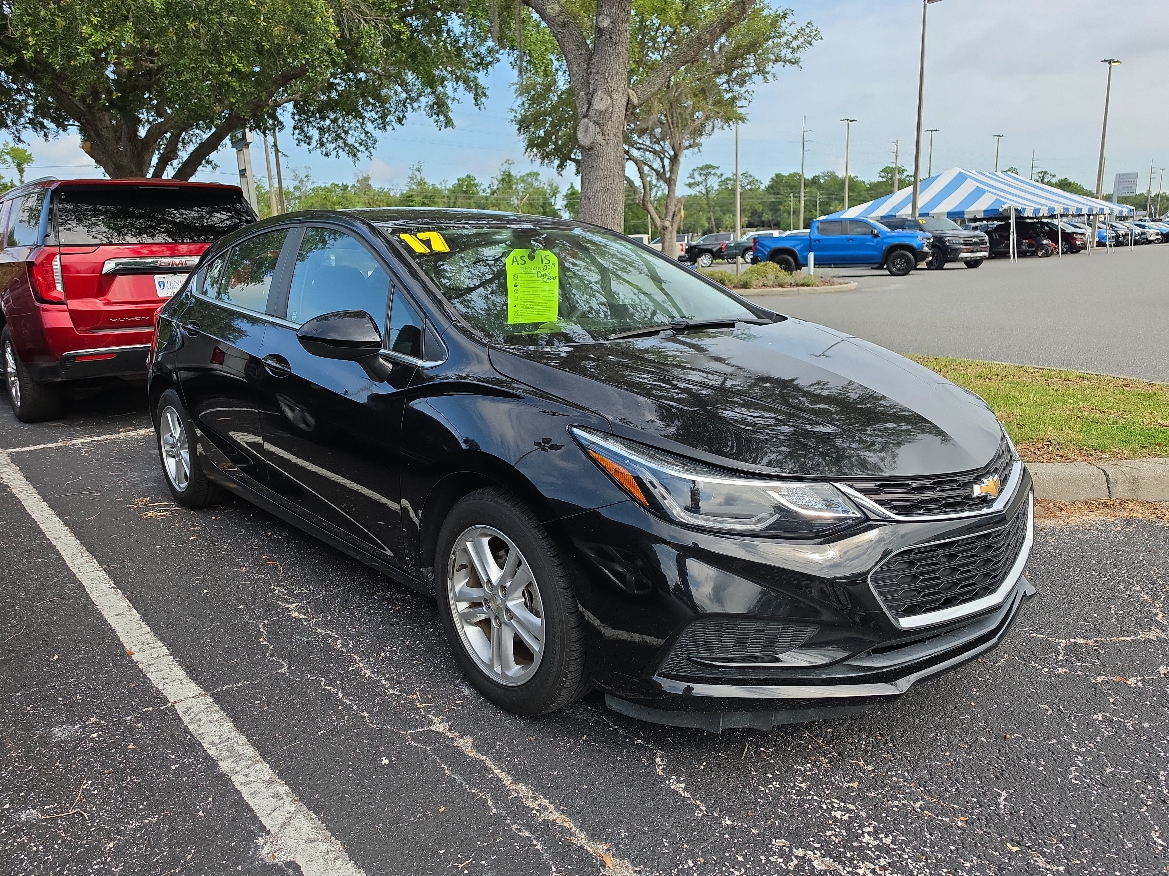 Used 2017 Chevrolet Cruze LT w/ Convenience Package FWD image 2