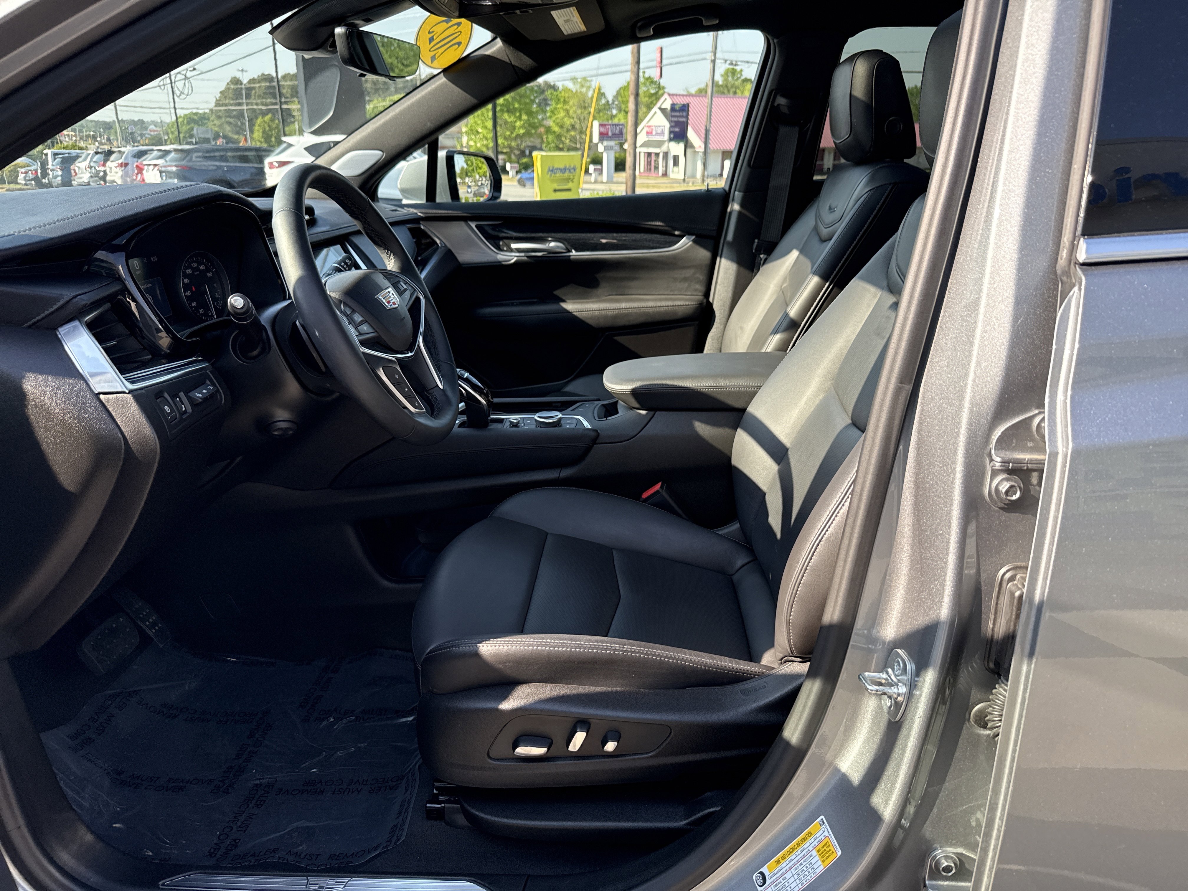 Used 2025 Cadillac XT5 Premium Luxury w/ Technology Package AWD/4WD image 16
