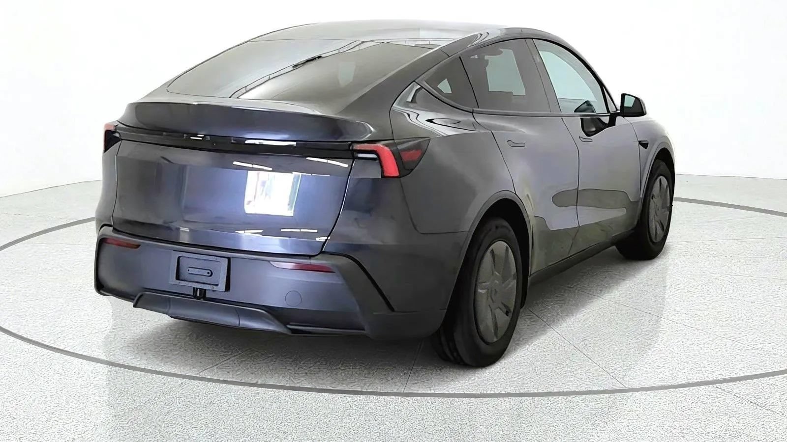 Used 2026 Tesla Model Y 2WD image 8