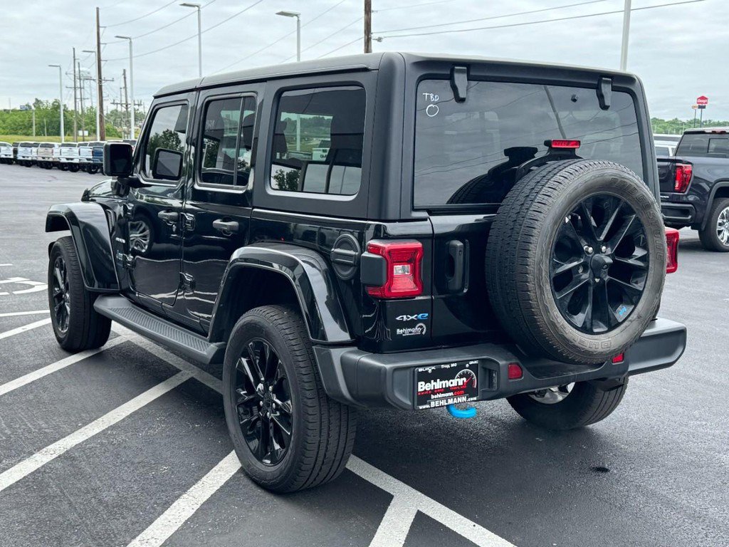Used 2023 Jeep Wrangler Unlimited Sahara AWD/4WD image 8