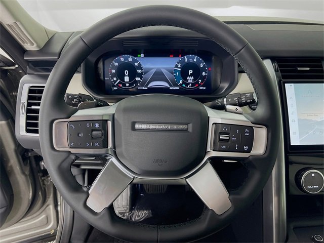 Used 2024 Land Rover Discovery S image 13