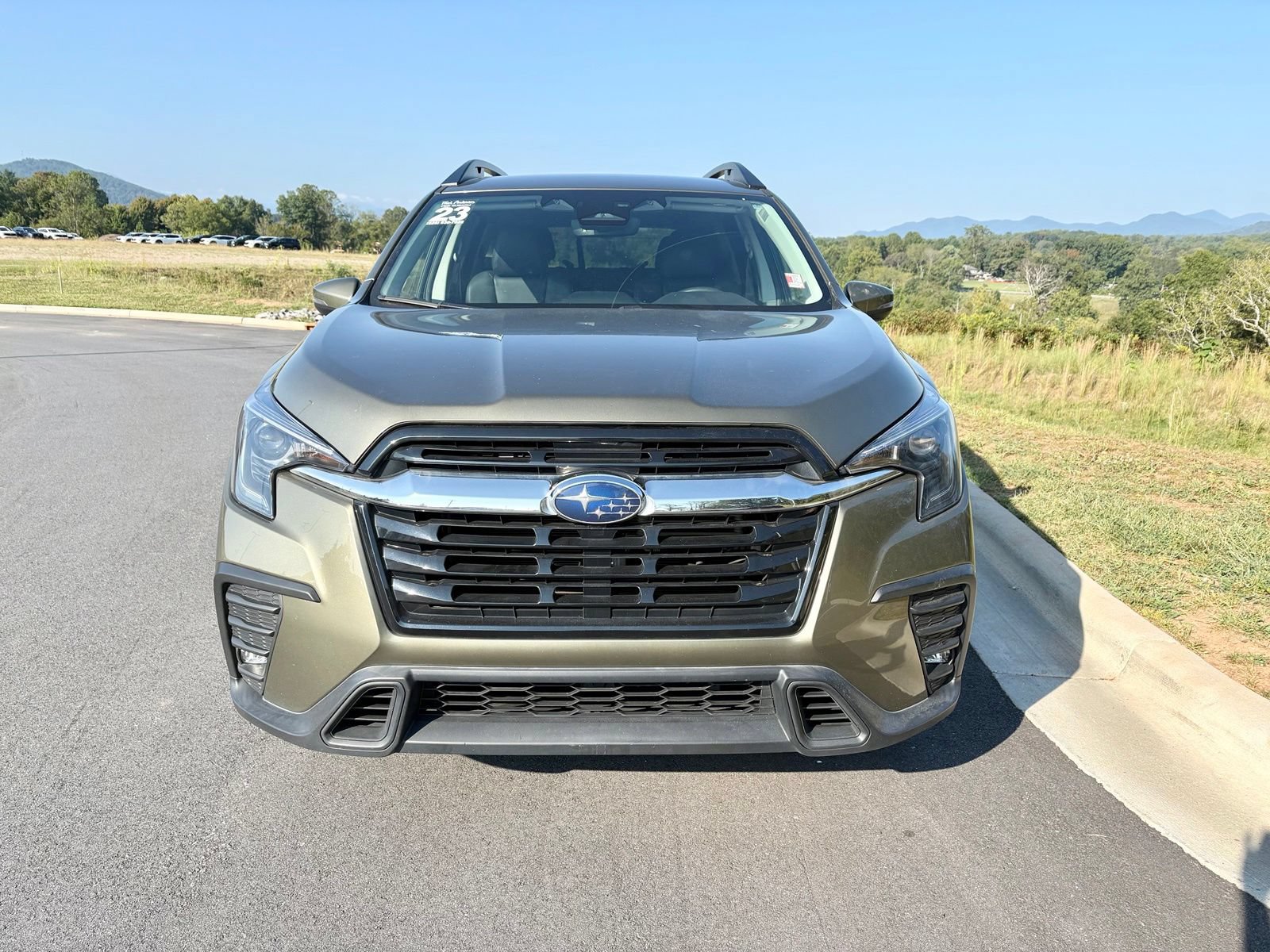 Used 2023 Subaru Ascent Limited AWD/4WD image 2