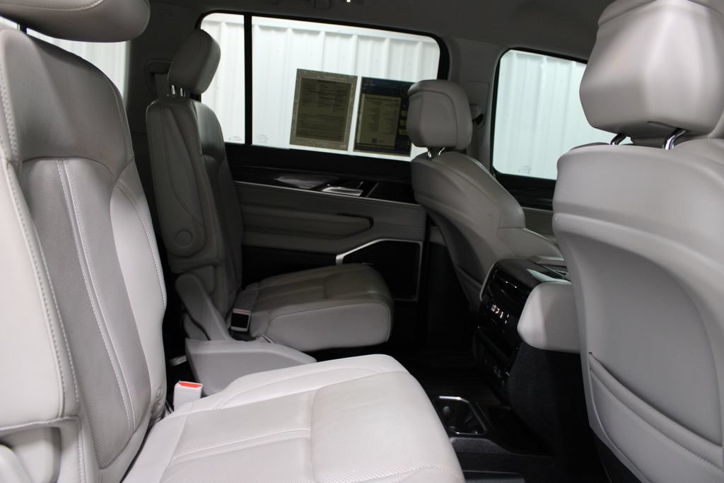 Used 2022 Jeep Wagoneer Series III w/ Flexible Seating Group AWD/4WD image 32