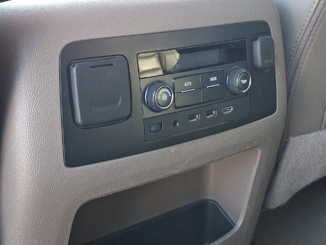 Used 2018 Chevrolet Suburban LT AWD/4WD image 19