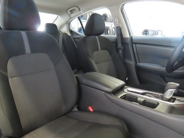 Used 2025 Nissan Sentra SV FWD image 6