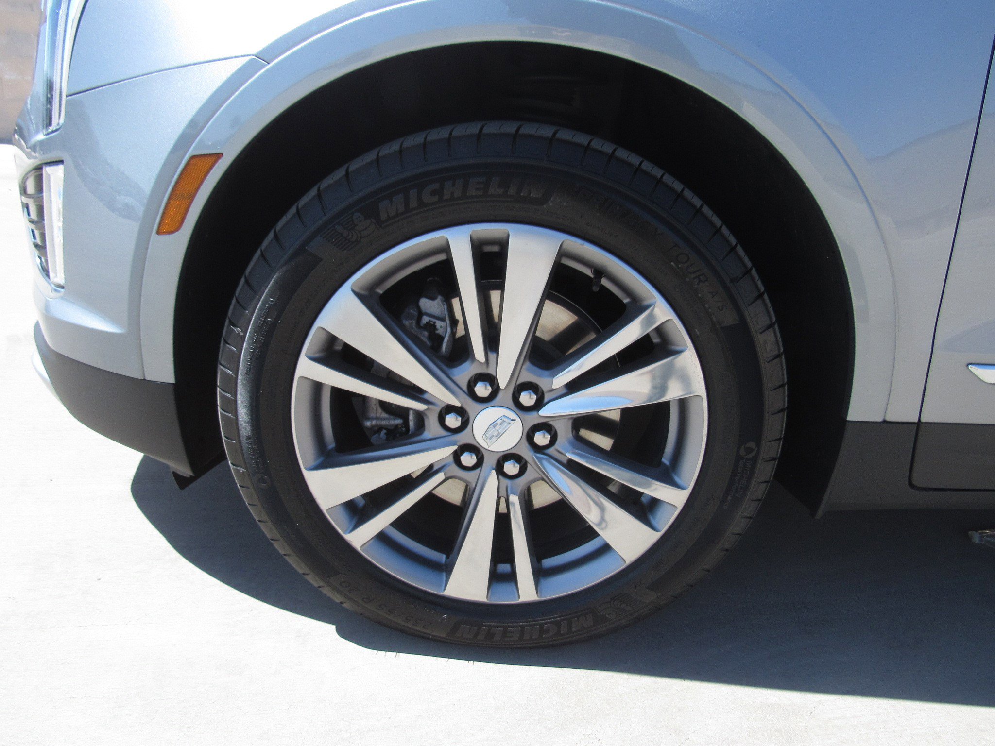 Used 2025 Cadillac XT5 Premium Luxury FWD image 4
