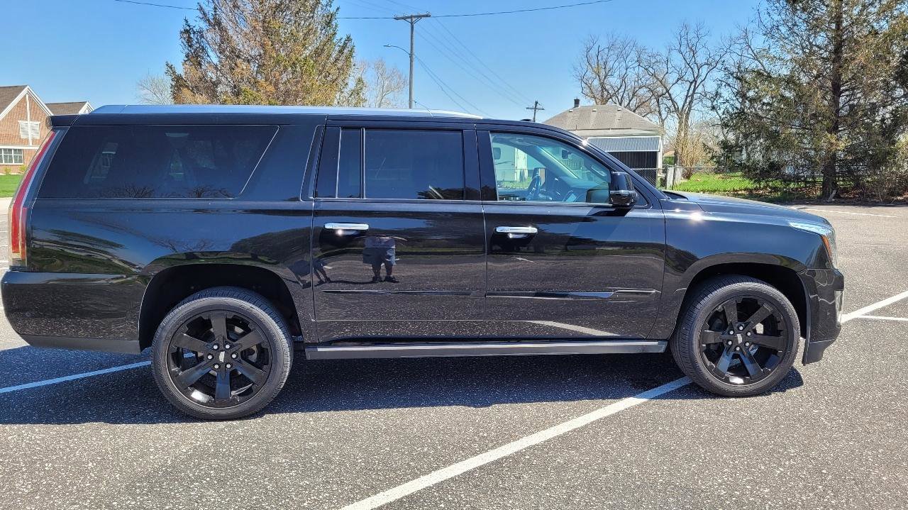 Used 2019 Cadillac Escalade ESV Premium Luxury w/ Escalade Sport Edition AWD/4WD image 5