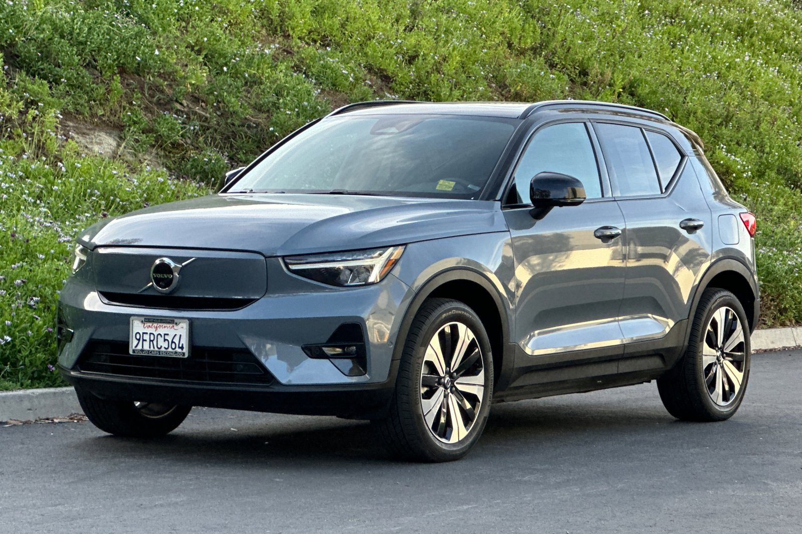 Certified 2023 Volvo XC40 Recharge Plus image 9