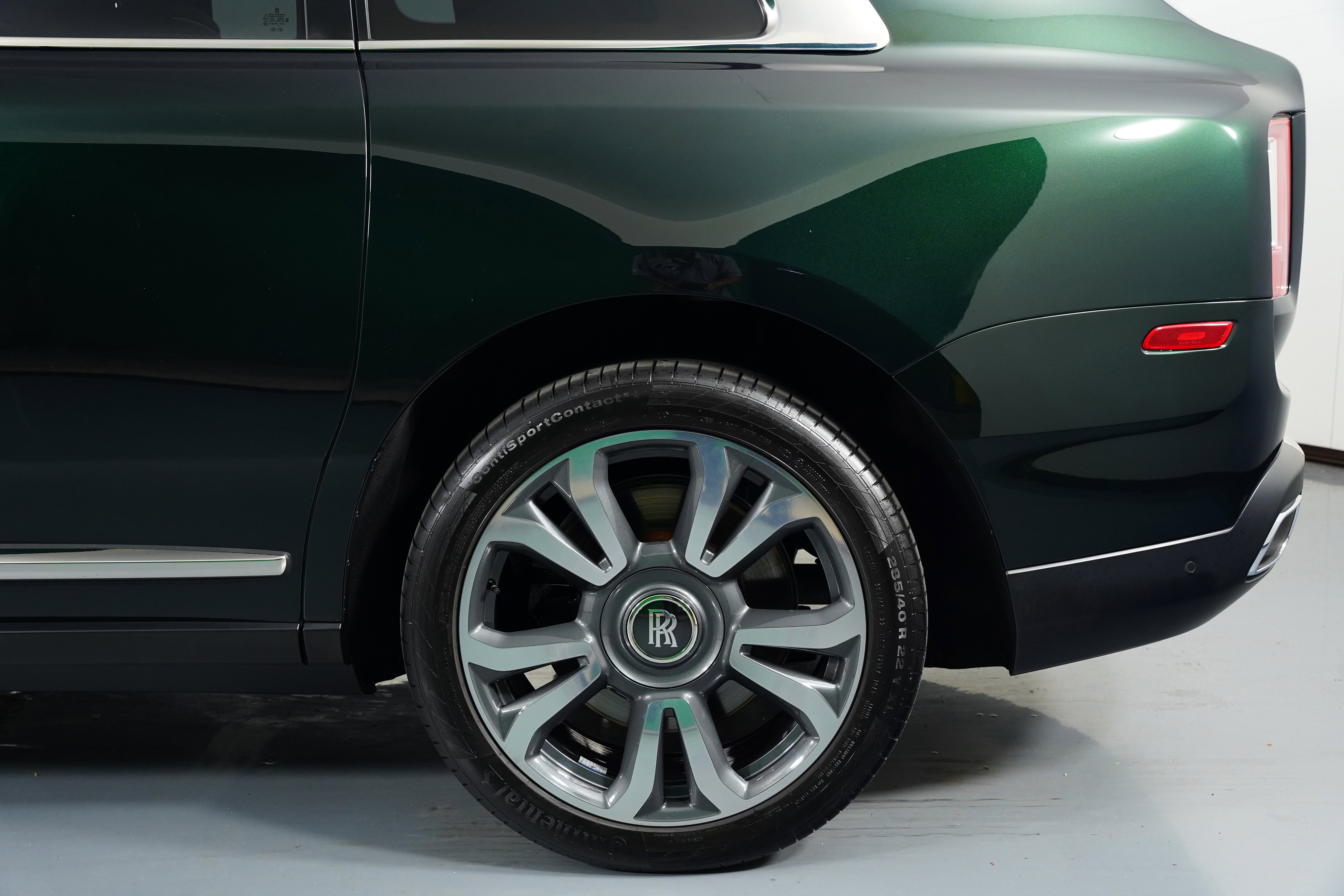 Used 2023 Rolls-Royce Cullinan w/ Cullinan Package image 20