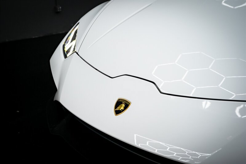 Used 2021 Lamborghini Huracan EVO RWD image 9