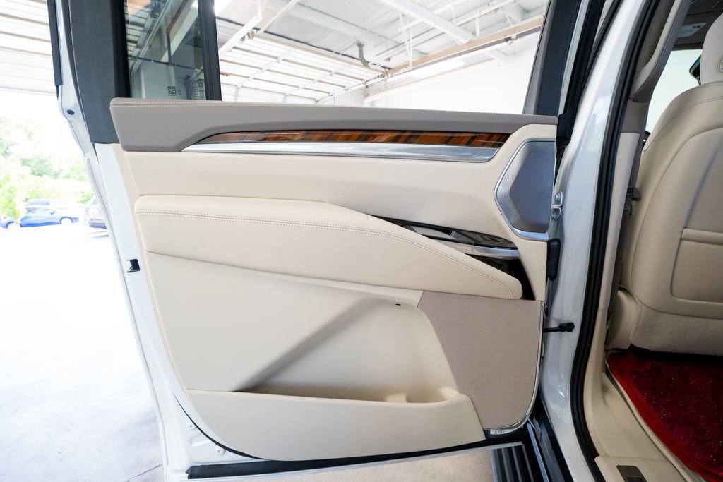 Used 2025 Cadillac Escalade ESV Sport Platinum w/ LPO, ONYX Package RWD image 44