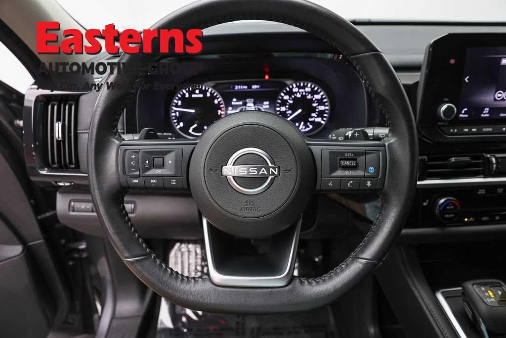 Used 2024 Nissan Pathfinder SV AWD/4WD image 10