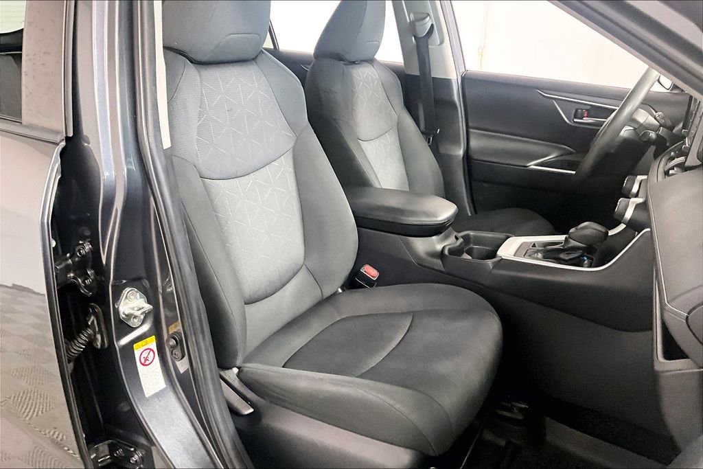 Used 2019 Toyota RAV4 XLE image 7