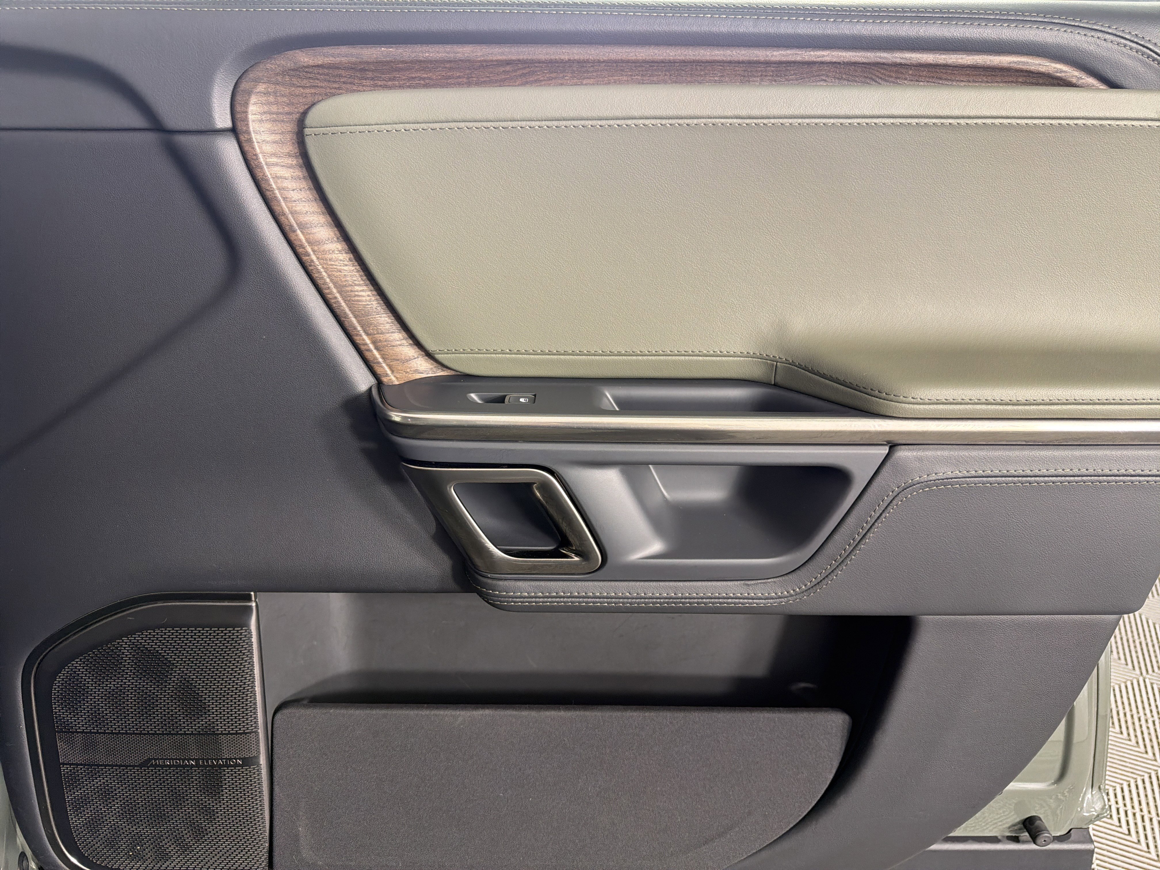 Used 2023 Rivian R1S Launch Edition image 32