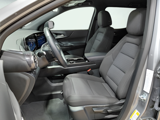 Used 2026 Chevrolet Equinox LT FWD image 3