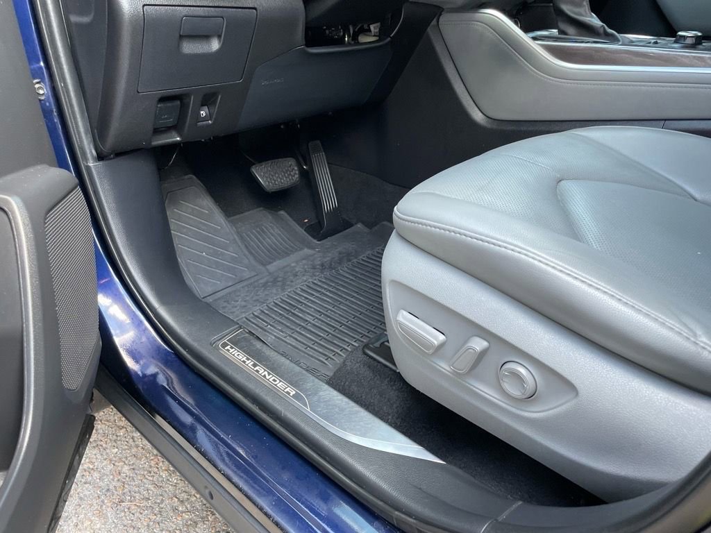 Used 2021 Toyota Highlander Platinum image 21