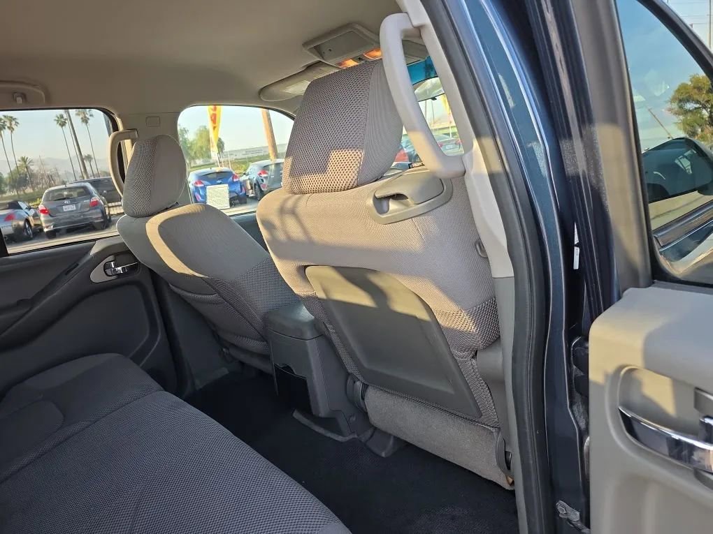 Used 2013 Nissan Frontier SV RWD image 30