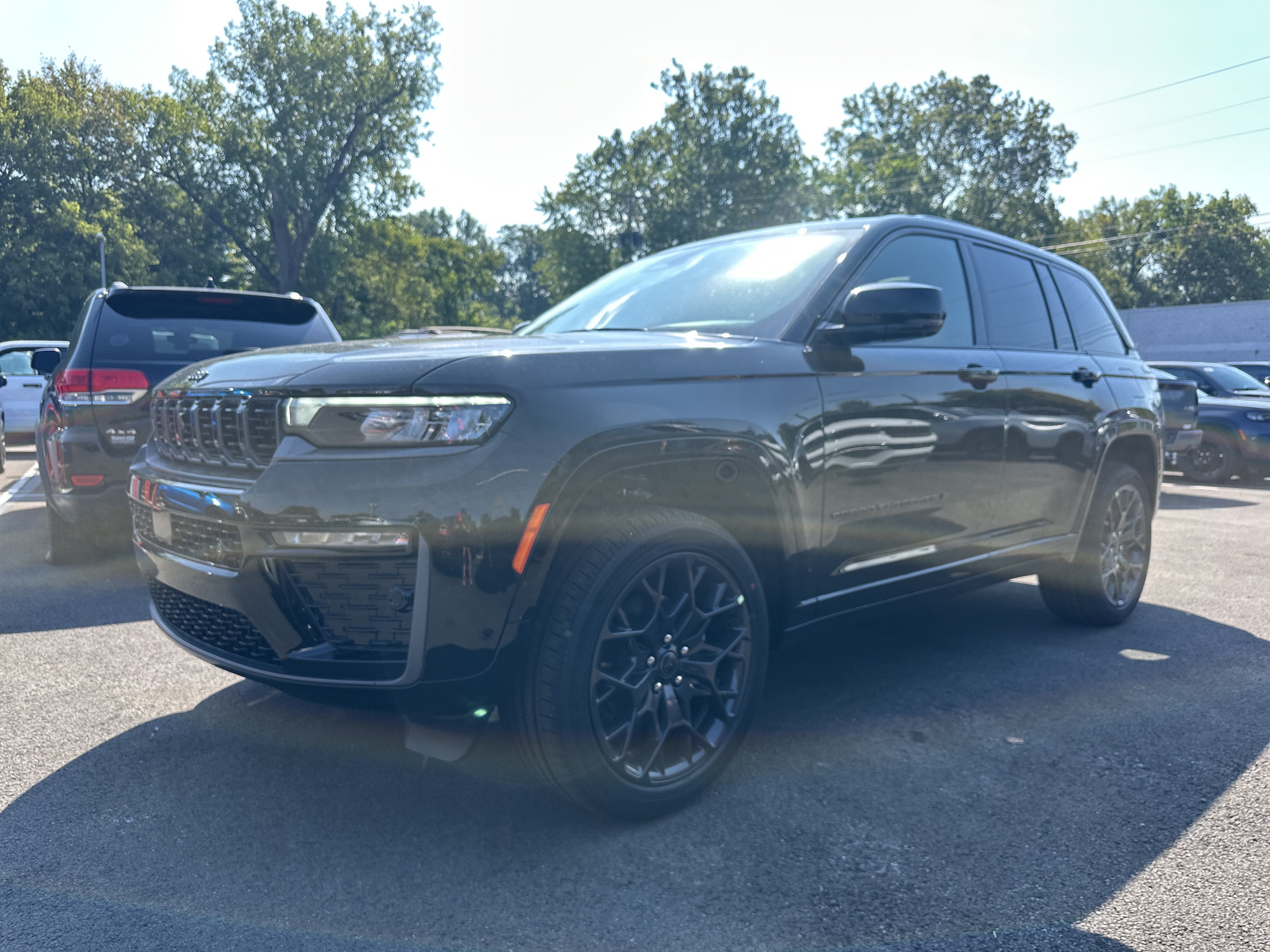 New 2027 Jeep Grand Cherokee Summit w/ Adv Protech Group IV AWD/4WD image 24